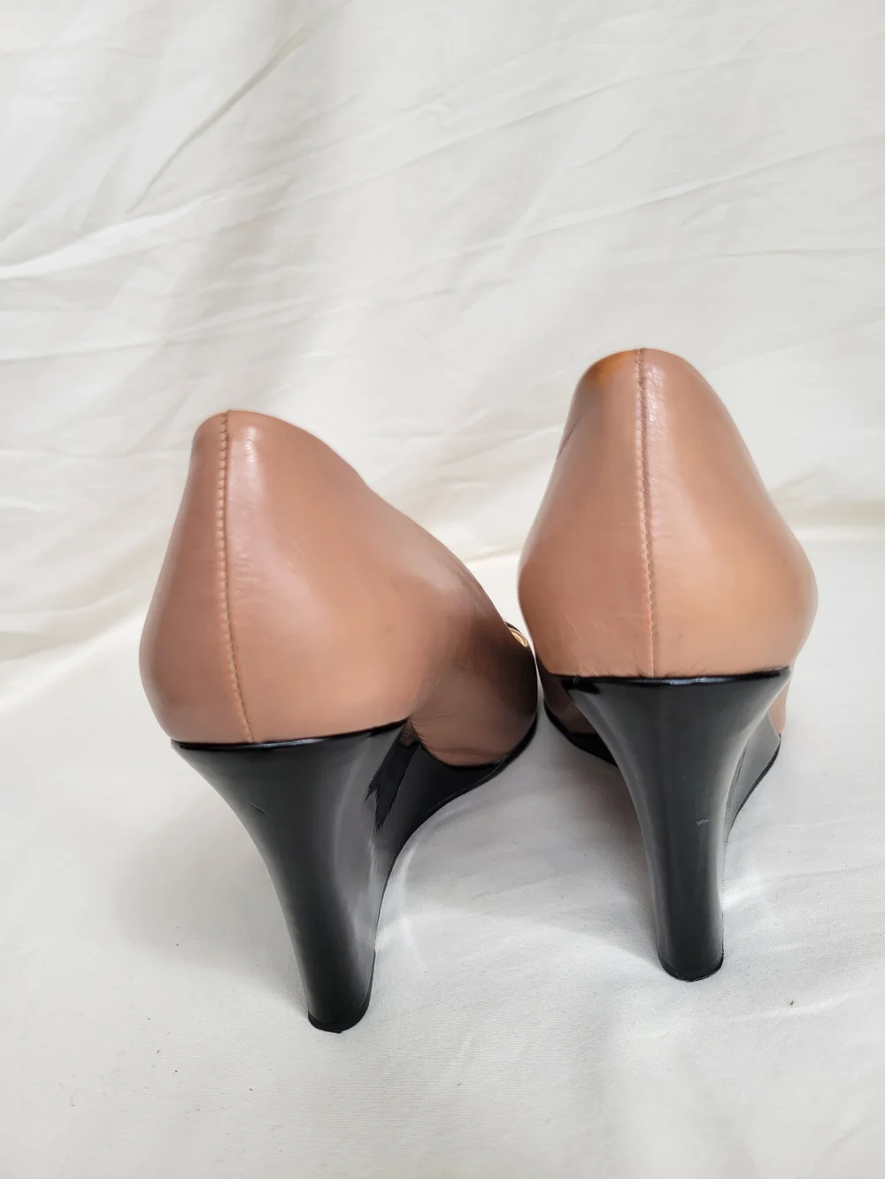 ✨ Elegant Kate Spade Wedge Beige/ Black Cap-Toe Pumps — Made in Italy ✨